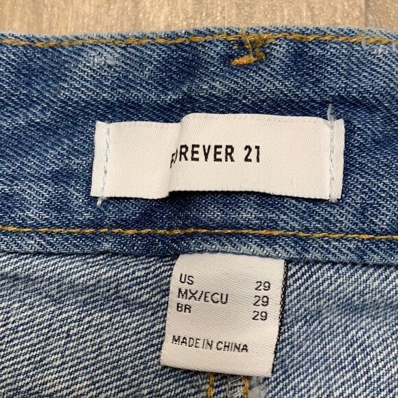 Women’s NWT Forever‎ 21 Distressed High Rise Shorts - Picture 2 of 4